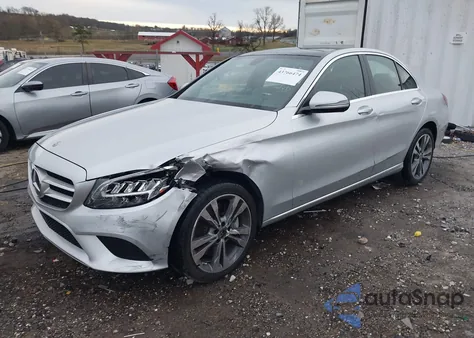 2019 Mercedes-Benz C 300 4Matic z USA, uszkodzony, nr VIN 55SWF8EB4KU305943